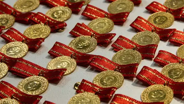 Altın fiyatlarında düşüş devam ediyor: Gram, çeyrek ve Cumhuriyet altını güncel fiyatları ne kadar? 30 Ekim 2026 Cuma…